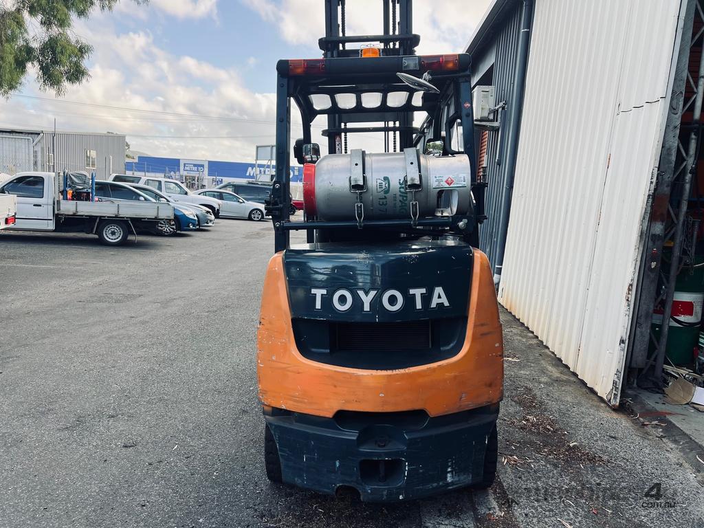 Low Hour Compact Toyota Forklift